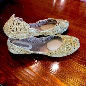 Gold Melissa + campana jelly flats